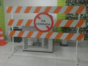 señales de peligro barricada